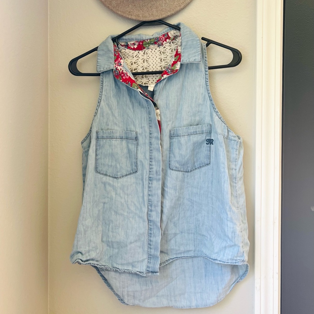 Miss Me Lightweight Floral and Denim Colored Button Up Vest size Large